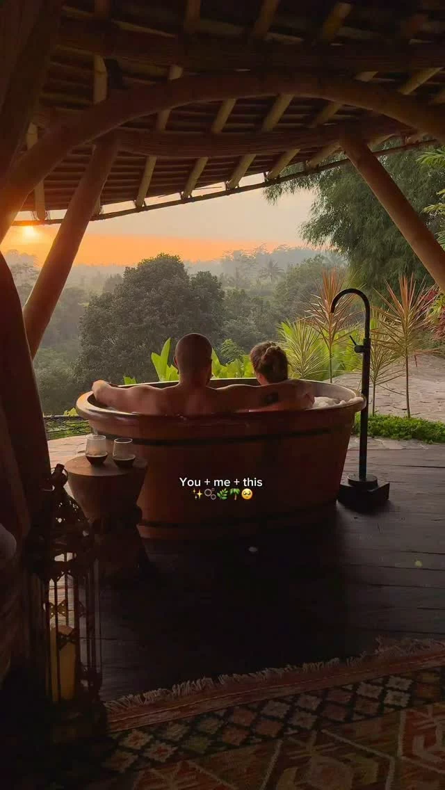 Envoie ça à ton acolyte de voyage 🥹❤️✨
C’était vraiment un petit paradis !! Se sentir pleinement en vacances >>> 🙌 
Est ce que toi aussi tu veux la même salle de bain ?? 😭😍