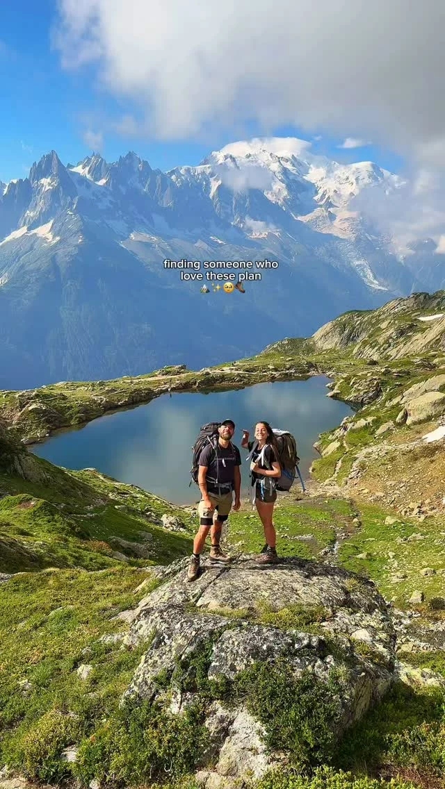 the best place to be with uuuuu ⛺️🏔️✨🥰
Vous avez les mêmes passions avec votre acolyte ?? 

#bivouac