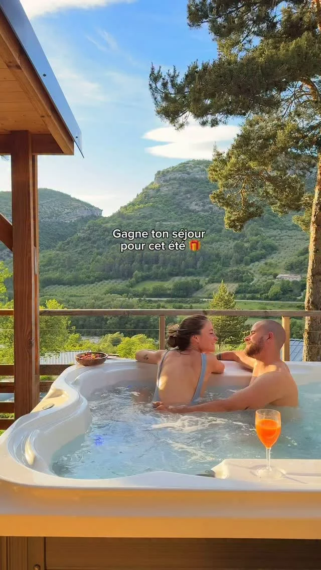 Gagne ton séjour dans la Drôme provençale 🥰❤️✨🇫🇷 Après un magnifique séjour au @campinglesramieres et une belle découverte dans cette région paradisiaque, on vous offre :
- 2 nuits dans le chalet bramard avec son jacuzzi + pour 5 pers
À réserver pour 2025-2026 (hors juillet / août, ascension + pentecôte) 

Il suffit de :
- s’abonner à @campinglesramieres  et @yellohvillageofficiel + @lilia_rt ✨
- liker et inviter en commentaire 2 copains à participer❤️
- plus de chance si tu repartages en story 🍀
Résultat le dimanche 8 juin
