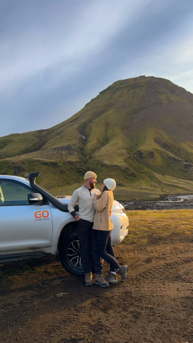 Toi + moi + l’Islande 🥹✨❤️ aussi simple que ça … 
Envoie ça à ton acolyte de voyage !! Clairement cette destination était dingue … fonce les yeux fermés 🙈
On a réservé notre camper chez @gocampers et clairement il était parfait pour ces quelques jours !! 
Si tu as des questions, n’hésite pas 👇
Collaboration commerciale @icelandair